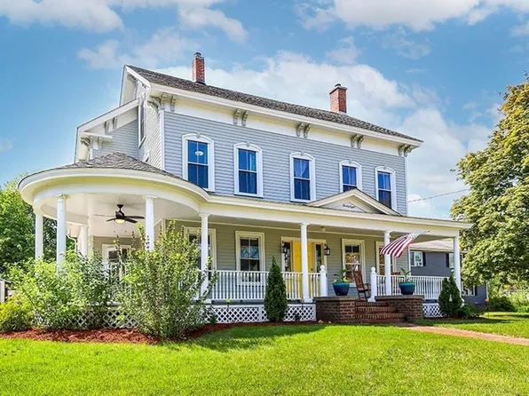 28 Maple St, Mendon, MA 01756