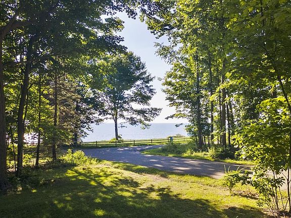 3rd image of 7192 Lake Forest Dr