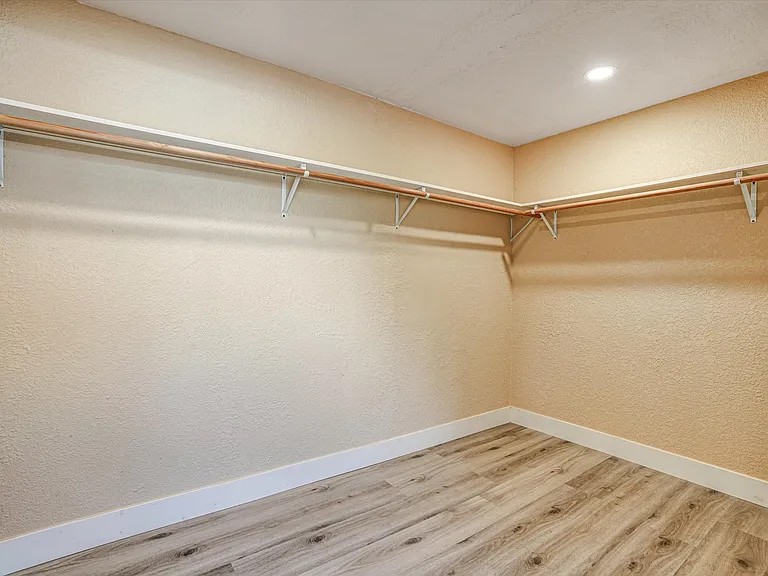 451 Wilshire Ave — Photo 24