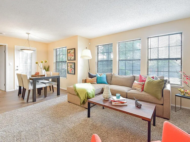 Park Laureate Apartment Homes — Photo 8