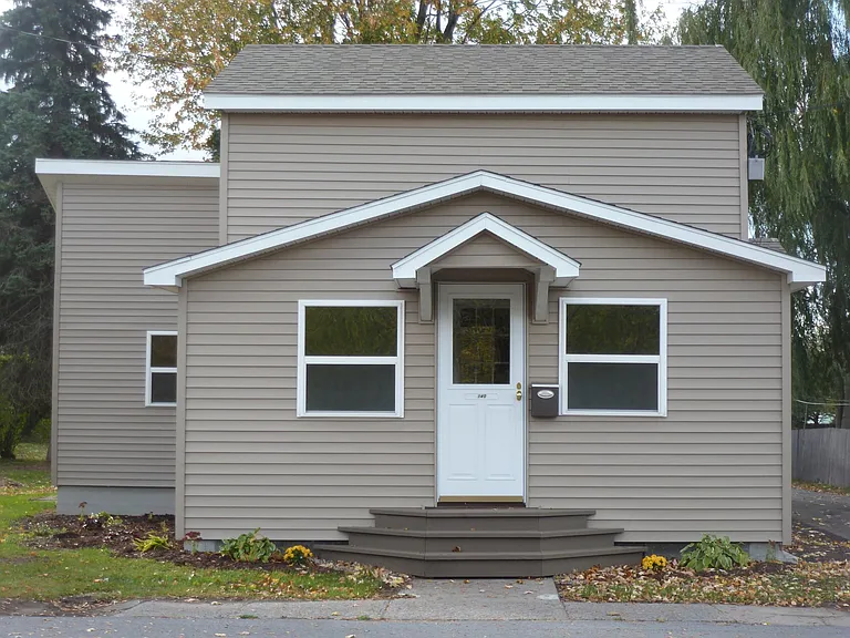 140 Willow St — Photo 2