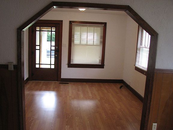 2nd image of 2174 Kildare Ave