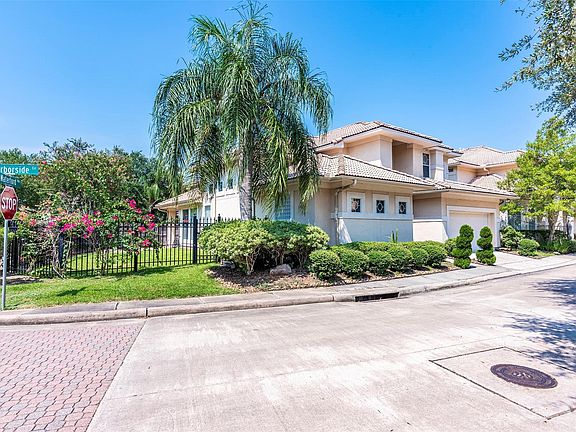 2nd image of 304 Harborside Cir