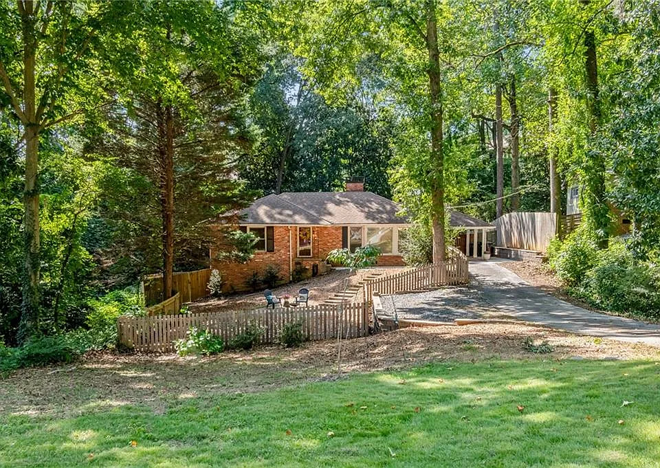 2332 Tanglewood Cir NE