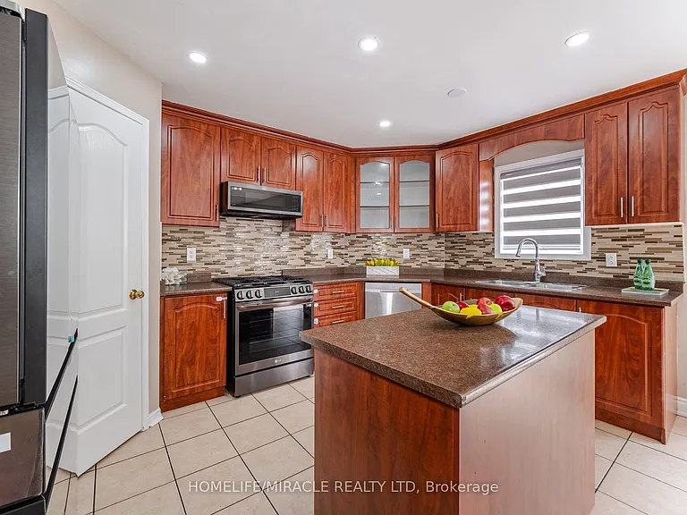 41 Beachpoint Blvd #UPPER — Photo 15