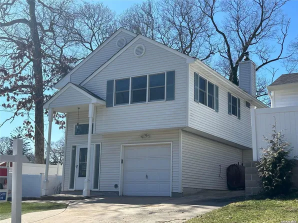 92 Olive Street, Lake Grove, NY 11755
