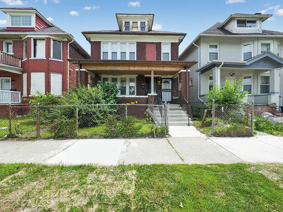 2647 Lothrop Ave