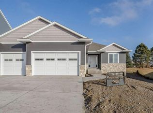 330 Aspen Ln, Hills, IA 52235