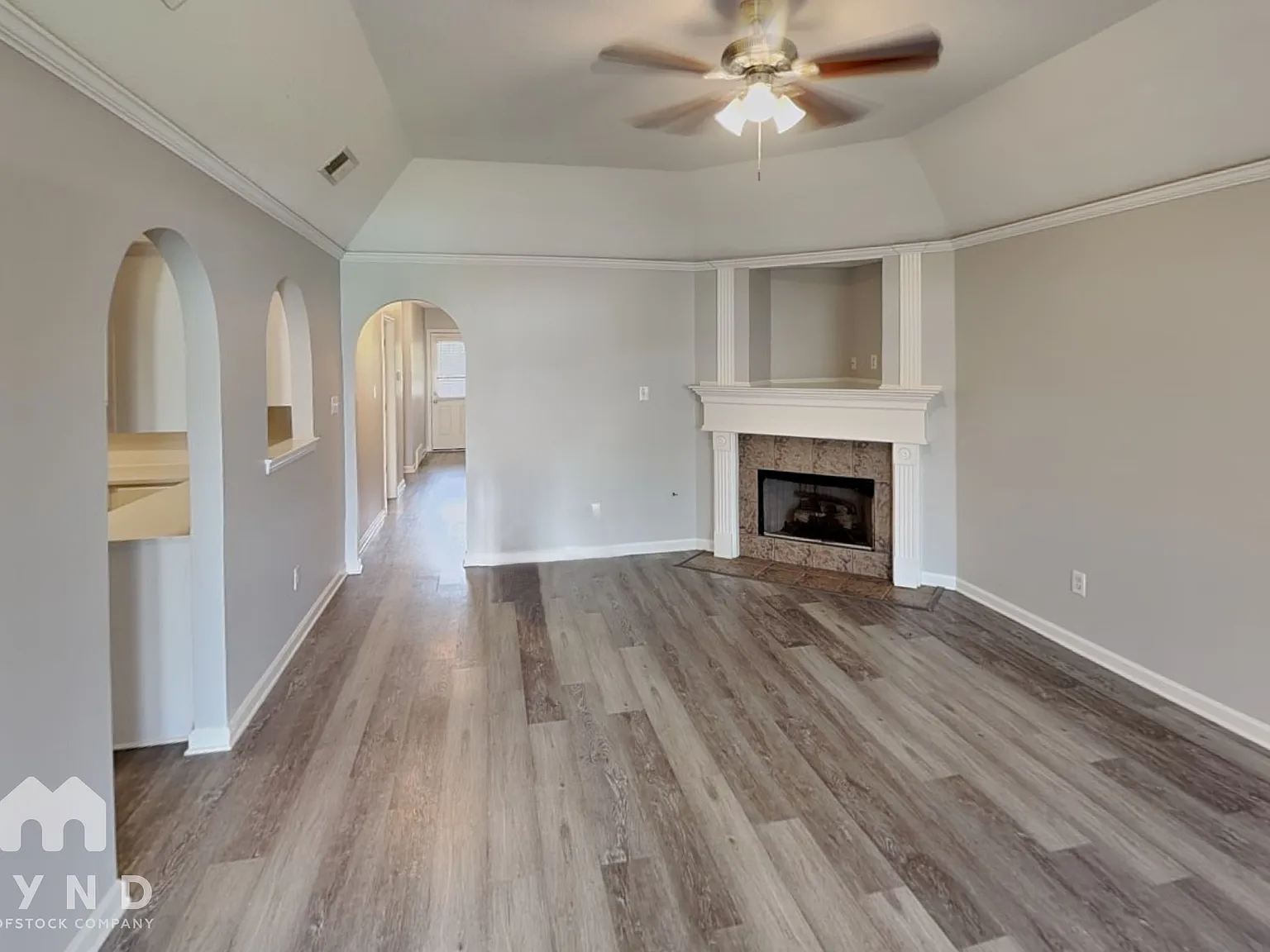 3 bed, 2.0 bath, 1472 sqft, $1,829 — Photo 2