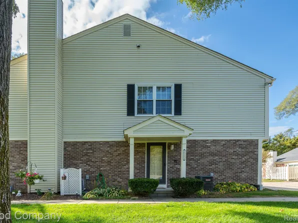 2068 Hidden Meadows Dr Unit D, Walled Lake, MI 48390