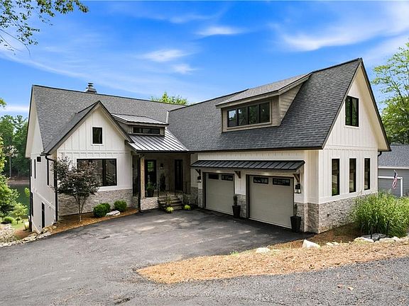 3rd image of 113 Smohalla Ct