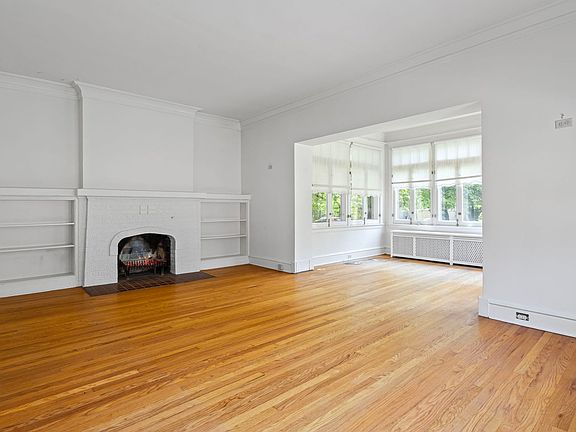 3rd image of 2616 W Sunnyside Ave