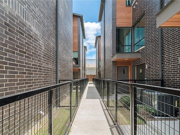 2nd image of 2290 N Fitzhugh Ave Unit 20
