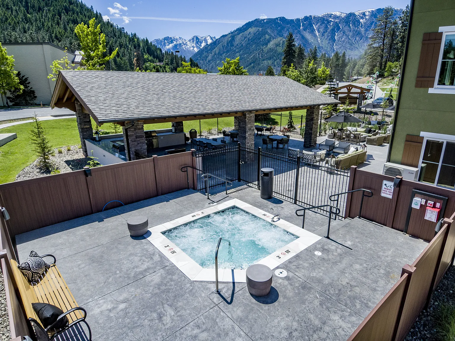 Leavenworth Haus — Photo 2