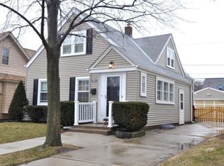 5054 N Berkeley Blvd, Whitefish Bay, WI