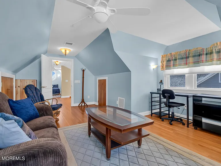 18 Meadow Ave — Photo 39