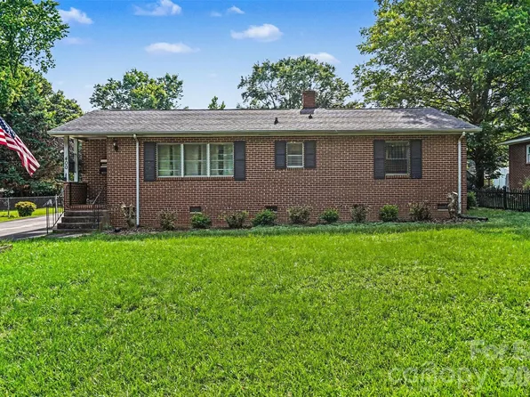 400 Briarwood Dr, Charlotte, NC 28215