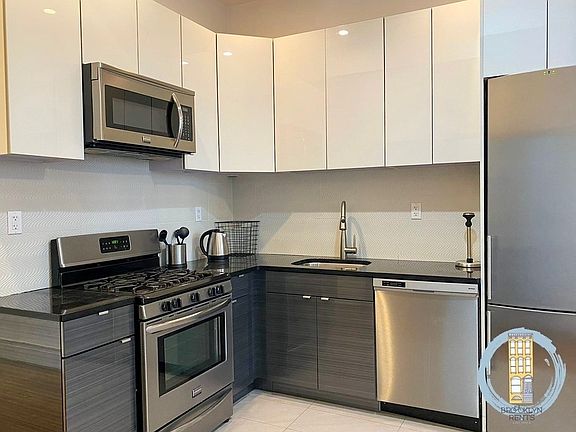 2nd image of 405 Franklin Ave #2RR