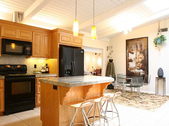 2nd image of 4916 Boyd Dr
