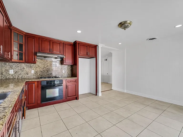 8801 Mays Ave — Photo 3