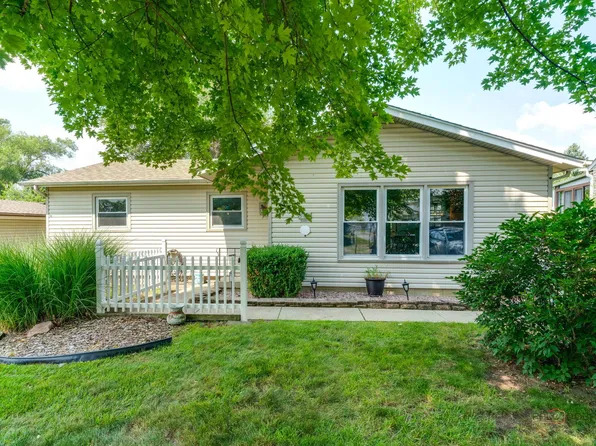 306 Bridgewood Dr, Antioch, IL 60002