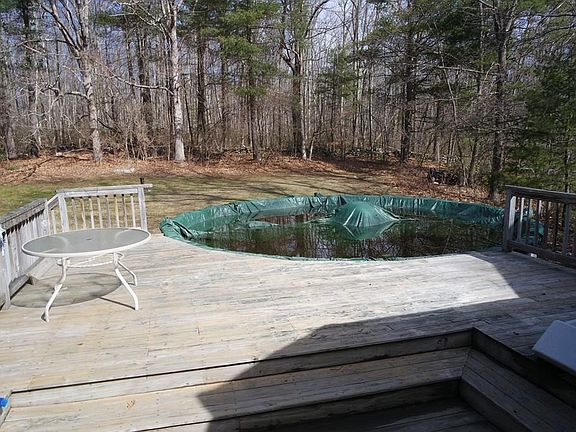 4th image of 15 E Applewood Dr