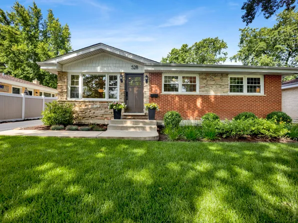 528 Kipling Ct, Wheaton, IL 60187