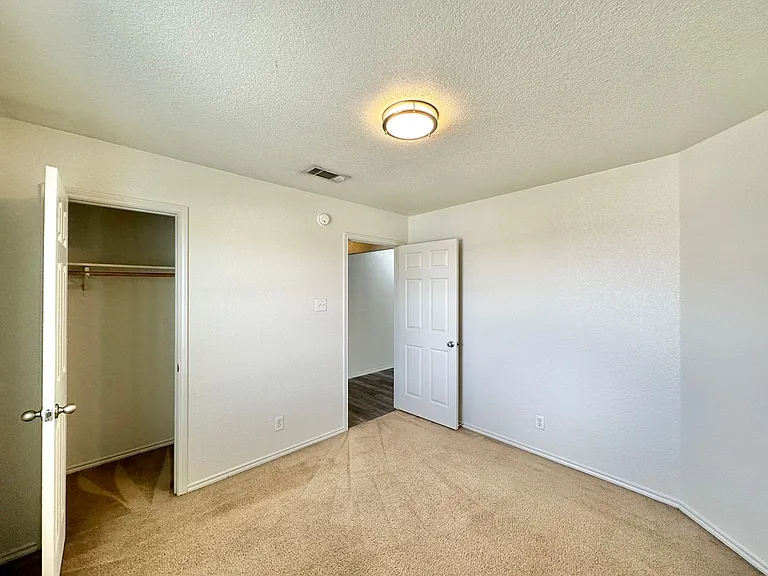 3900 Bolivar Dr — Photo 17