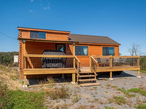 141 Winterburg Pl, Terra Alta, WV 26764