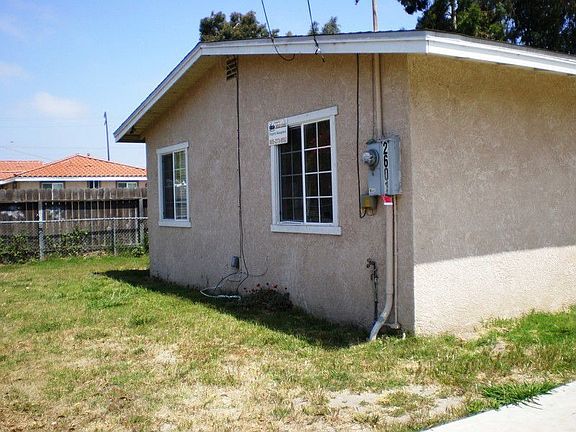 3rd image of 2601 Eucalyptus Dr
