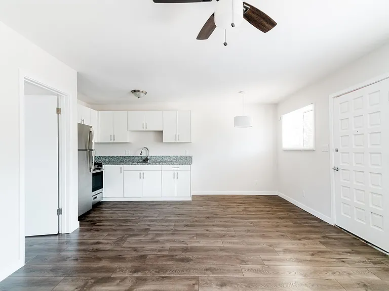 502 S Myers St #4 — Photo 4
