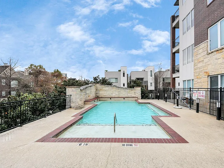 1900 Genesee St #204 — Photo 35