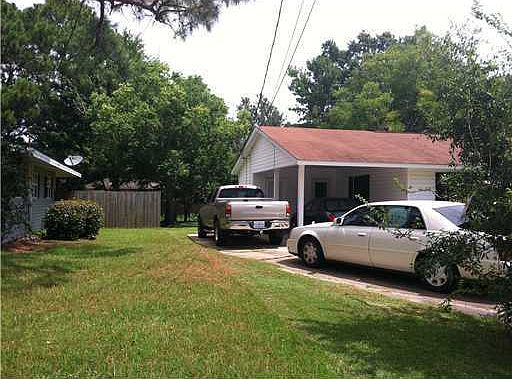 3rd image of 2711 Pinewood Ave