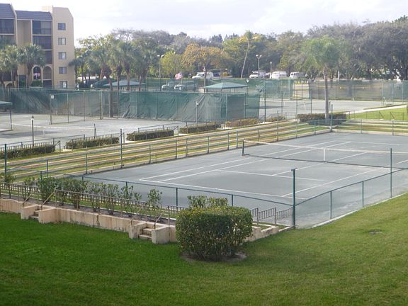 3rd image of 2794 Tennis Club Dr APT 305