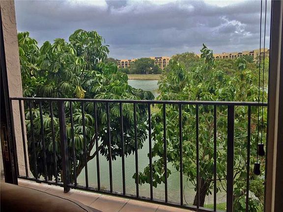 3rd image of 9688 Fontainebleau Blvd APT 311