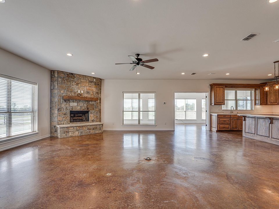 1st image of 424 Saddle Ridge Rd