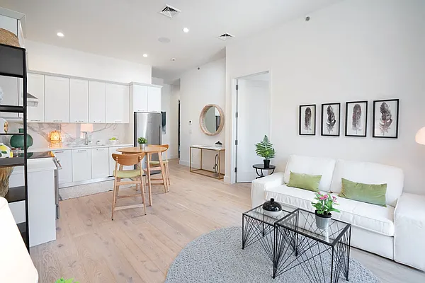 Sold by The InHouse Group | media 5