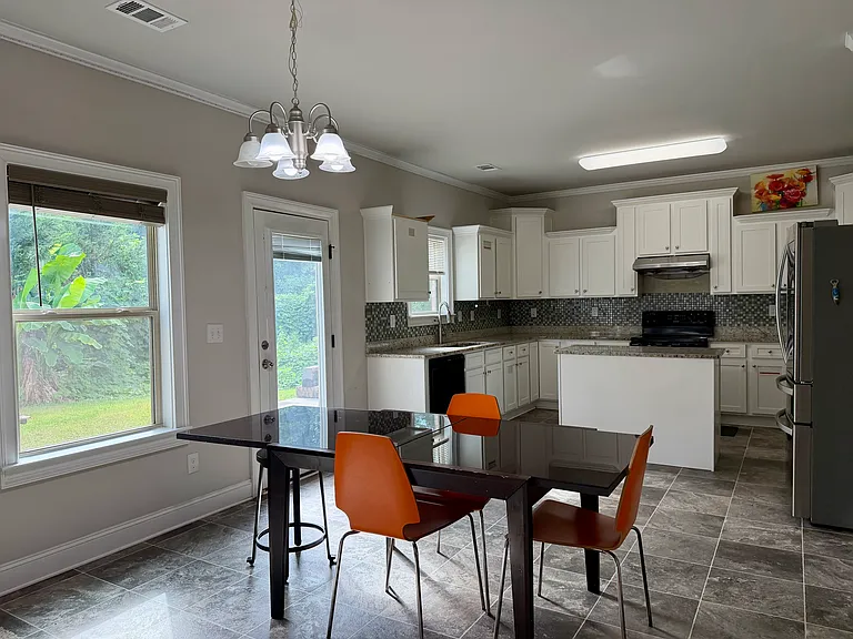 235 Sanctuary Dr — Photo 5