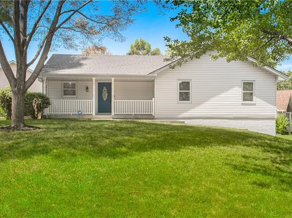 1720 Regency Dr, Kearney, MO 64060