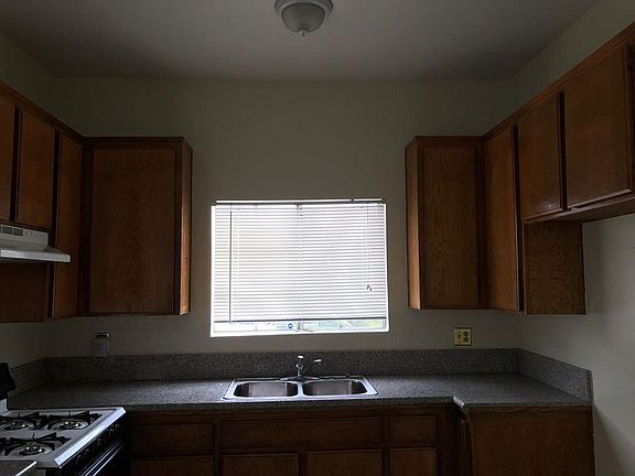 3rd image of 12327 Beverly Blvd