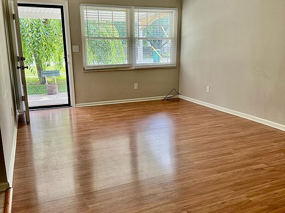 4th image of 5009 Railroad Ave