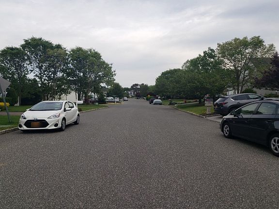 5th image of 27 Brayton Ct N