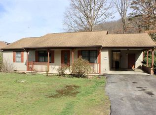 370 Round Hill Dr, Stuarts Draft, VA 24477