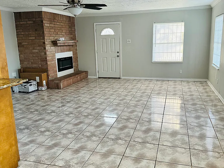 5918 Nelwyn St — Photo 2
