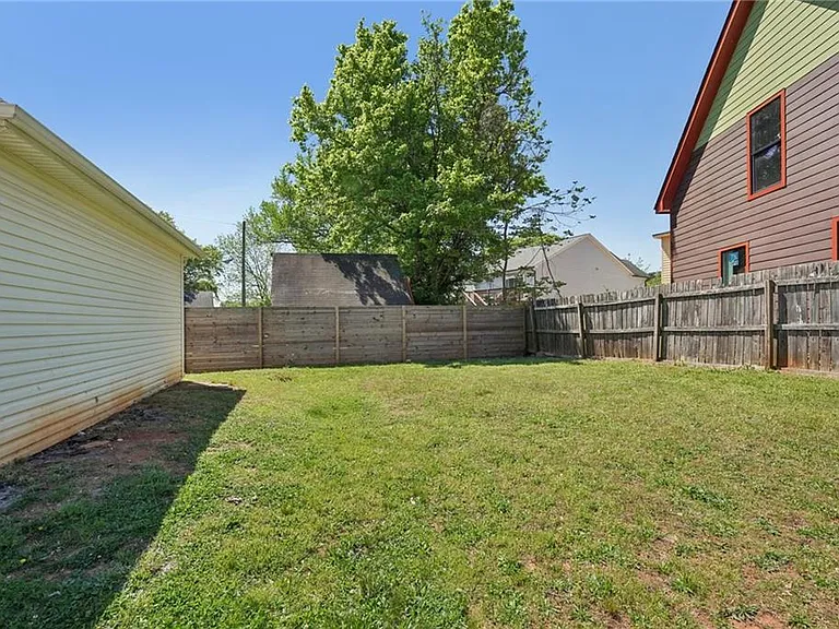 2596 Bates St SE — Photo 39