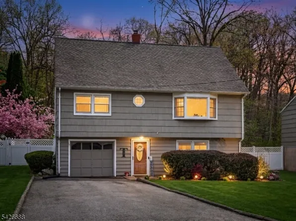 22 Wildwood Ter, Ringwood Boro, NJ 07456