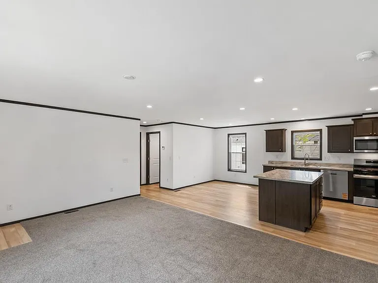 215 N McKay Ave — Photo 3