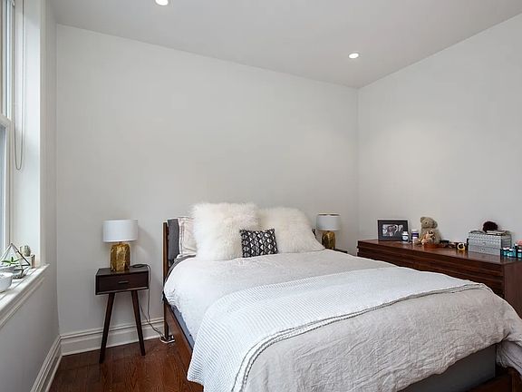 5th image of 871 Park Pl APT 2R