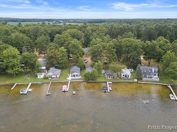 3rd image of 452 S Holland Lake Dr