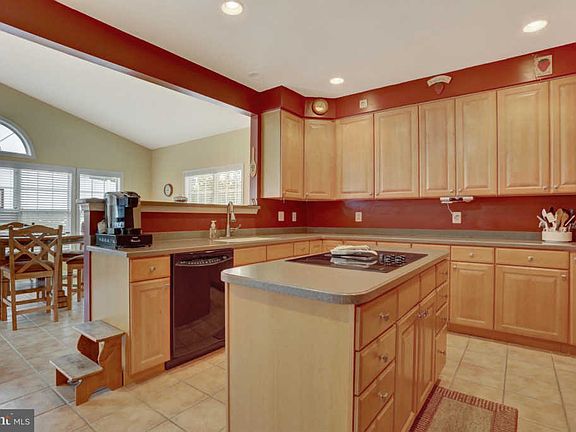 2nd image of 120 Evergreen Cir